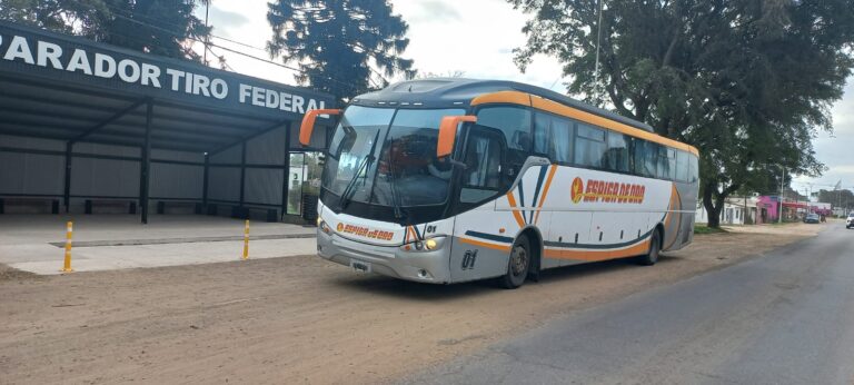 Colectivo de Espiga de Oro detenido frente al parador de Tiro Federal