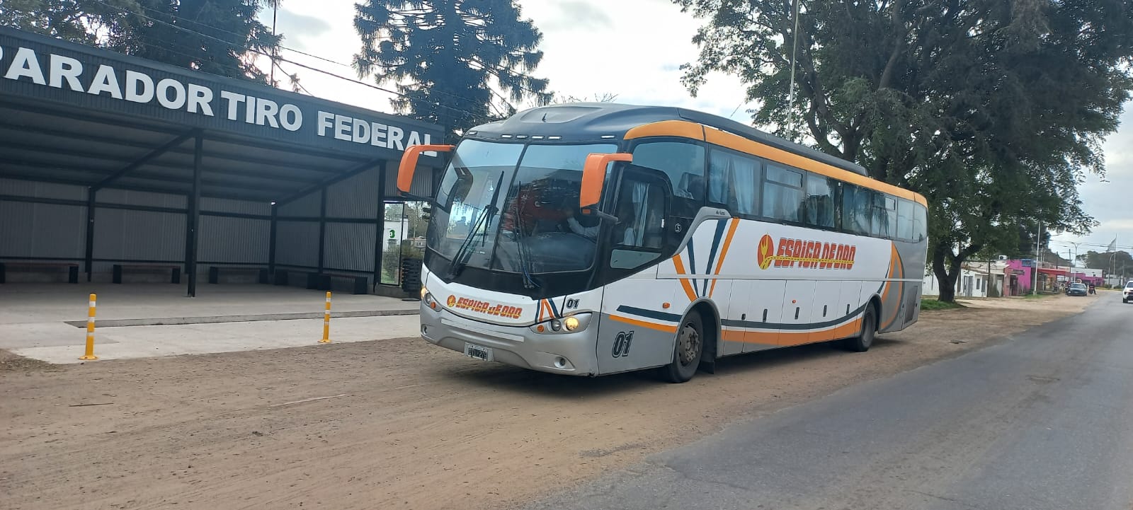Colectivo de Espiga de Oro detenido frente al parador de Tiro Federal