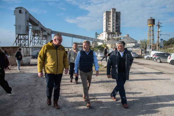 Recorrida oficial por el Puerto de Diamante y sus barcazas