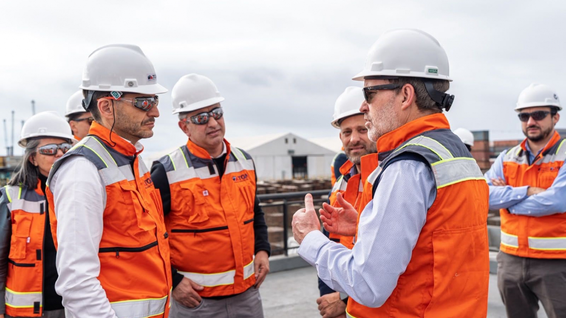 Delegación santafesina durante la visita a instalaciones portuarias de Antofagasta, Chile.