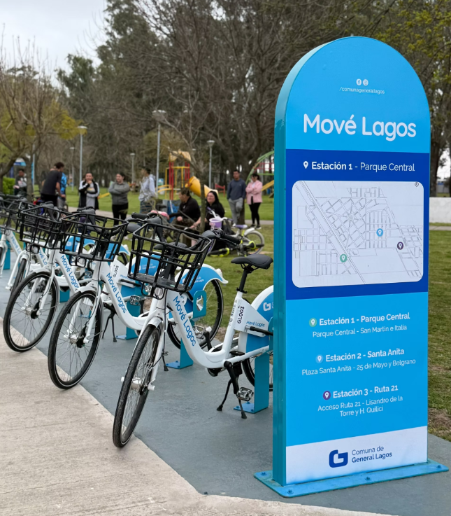 Bicicletas del sistema público Mové Lagos en la estación Parque Central de General Lagos.