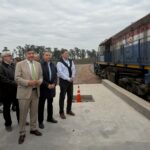 Vagones ferroviarios en el desvío reactivado del Ingenio Cruz Alta, Tucumán.