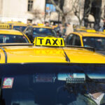 Del rechazo a las condiciones: el taxi discute cómo convivir con Uber y DiDi